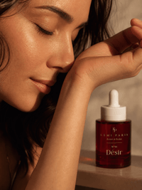 Désir worn on the pulse, close portrait
